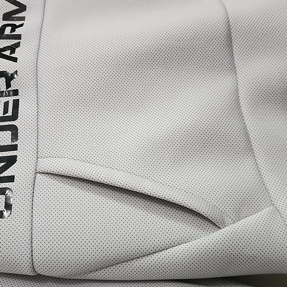 Under Armour Pullover Size: M - Picture 8 of 12